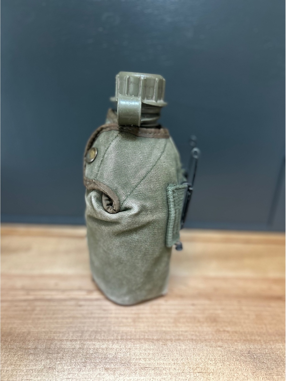 Vintage 1958 U.S. Military Canvas Army Canteen with Cover & Metal Clips - Picture 6 of 10